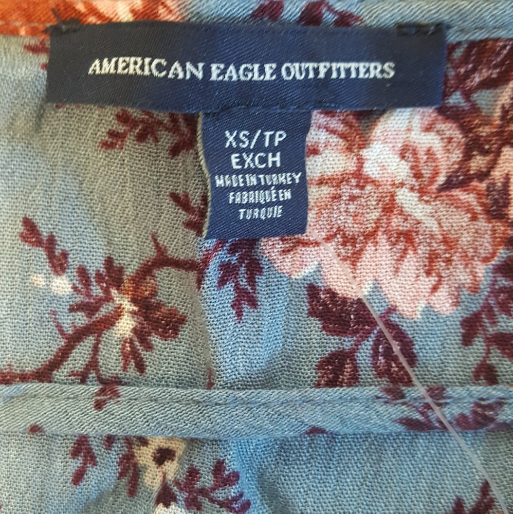 AMERICAN EAGLE Light blue and Red Blouse - Picture 6 of 6